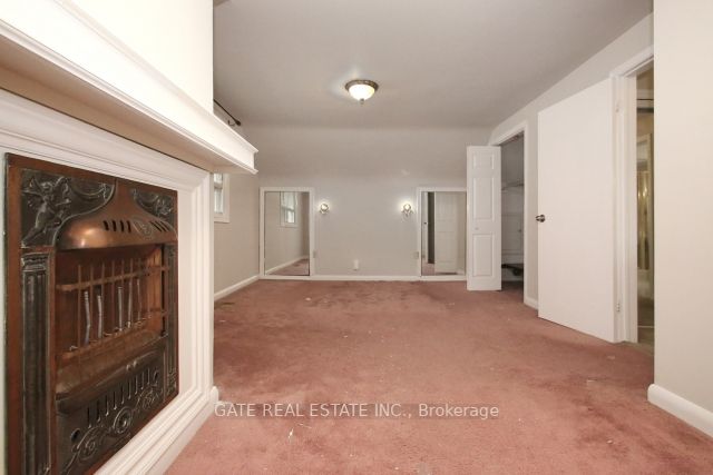 6 Lindal Ave