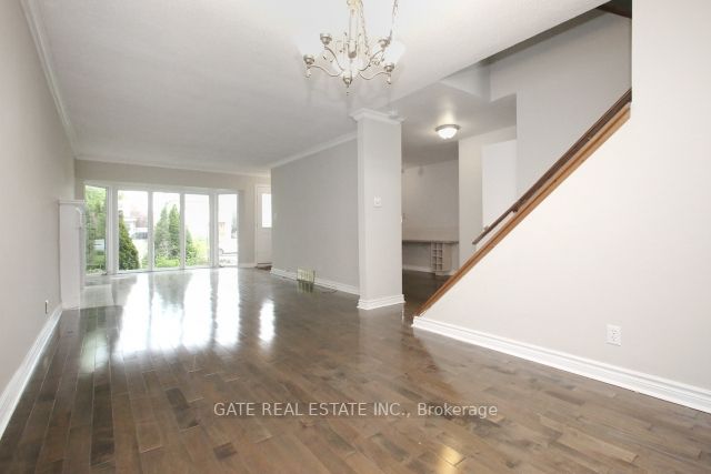 6 Lindal Ave