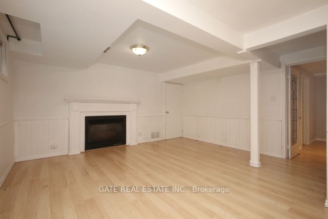 6 Lindal Ave