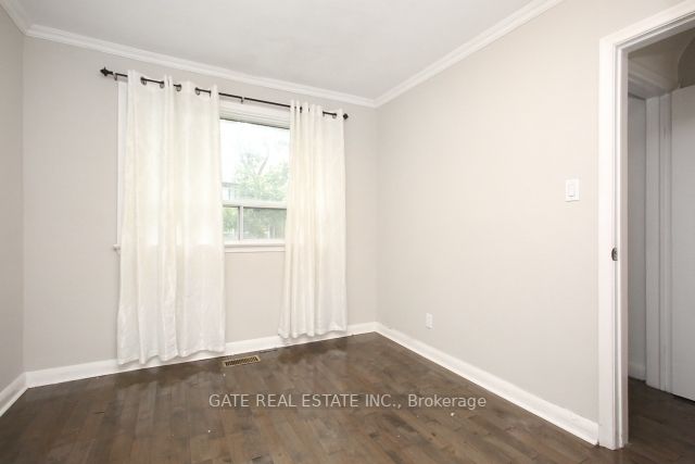 6 Lindal Ave