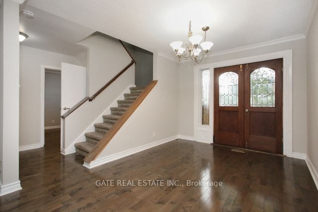 6 Lindal Ave