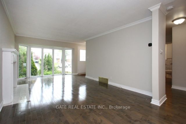 6 Lindal Ave