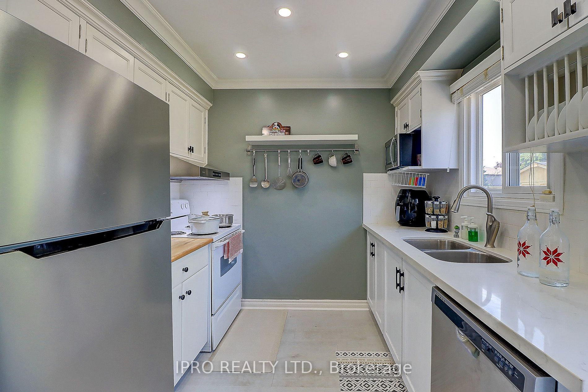 1436 Outlet Drive
