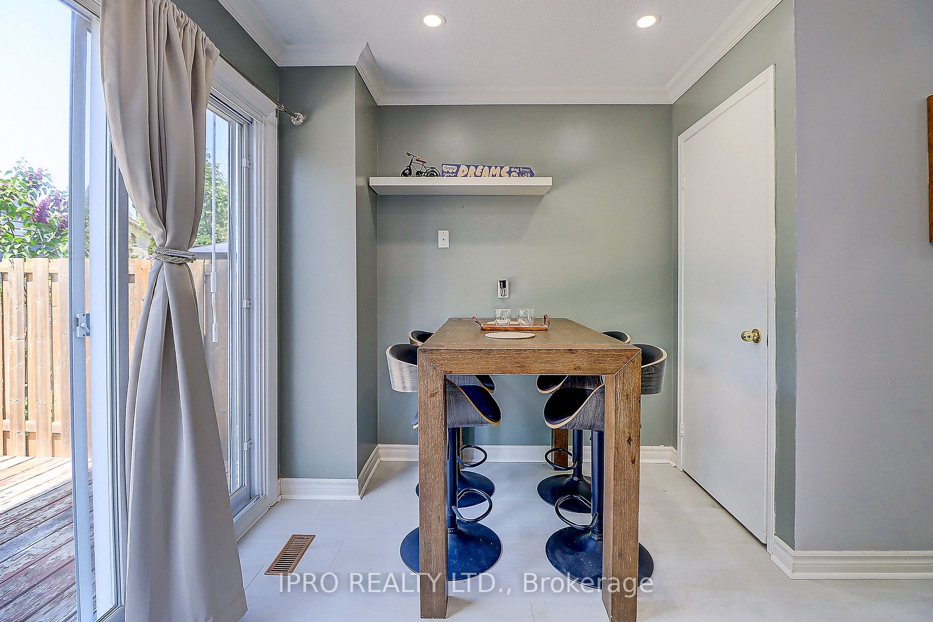1436 Outlet Drive