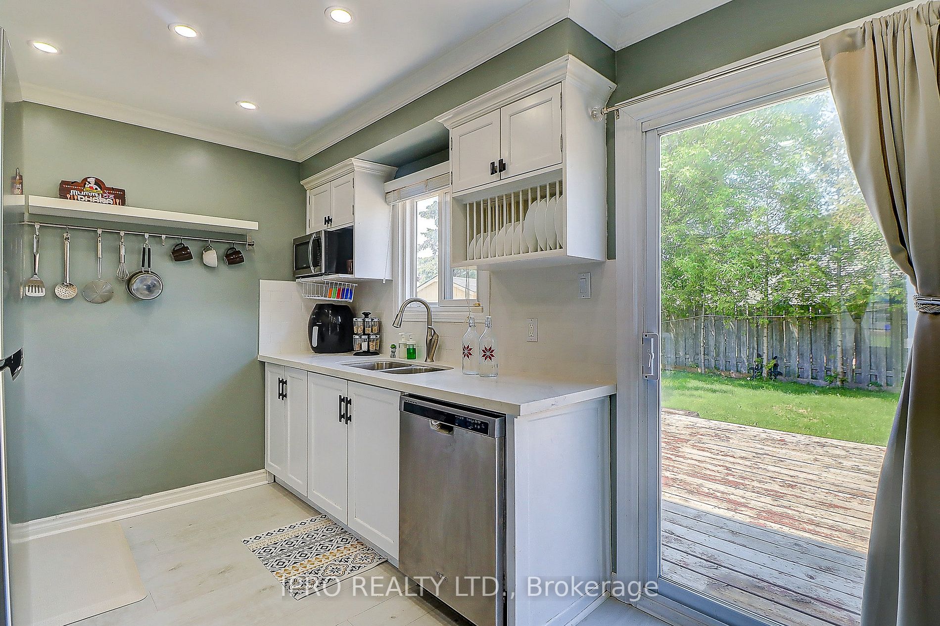 1436 Outlet Drive