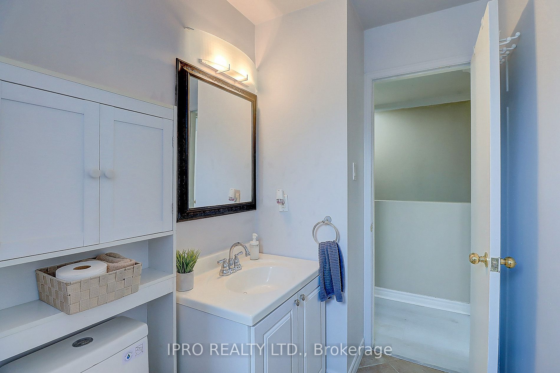 1436 Outlet Drive