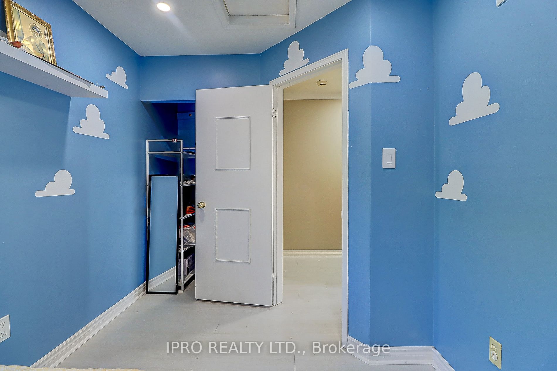 1436 Outlet Drive