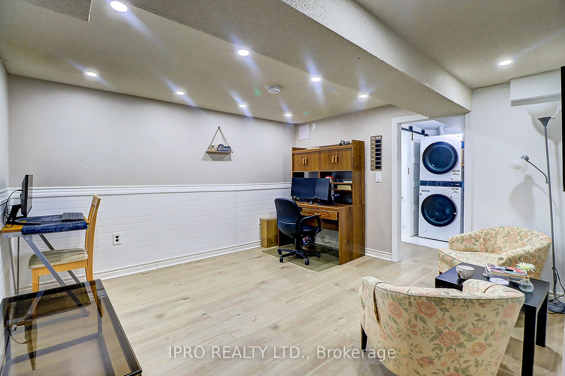 1436 Outlet Drive