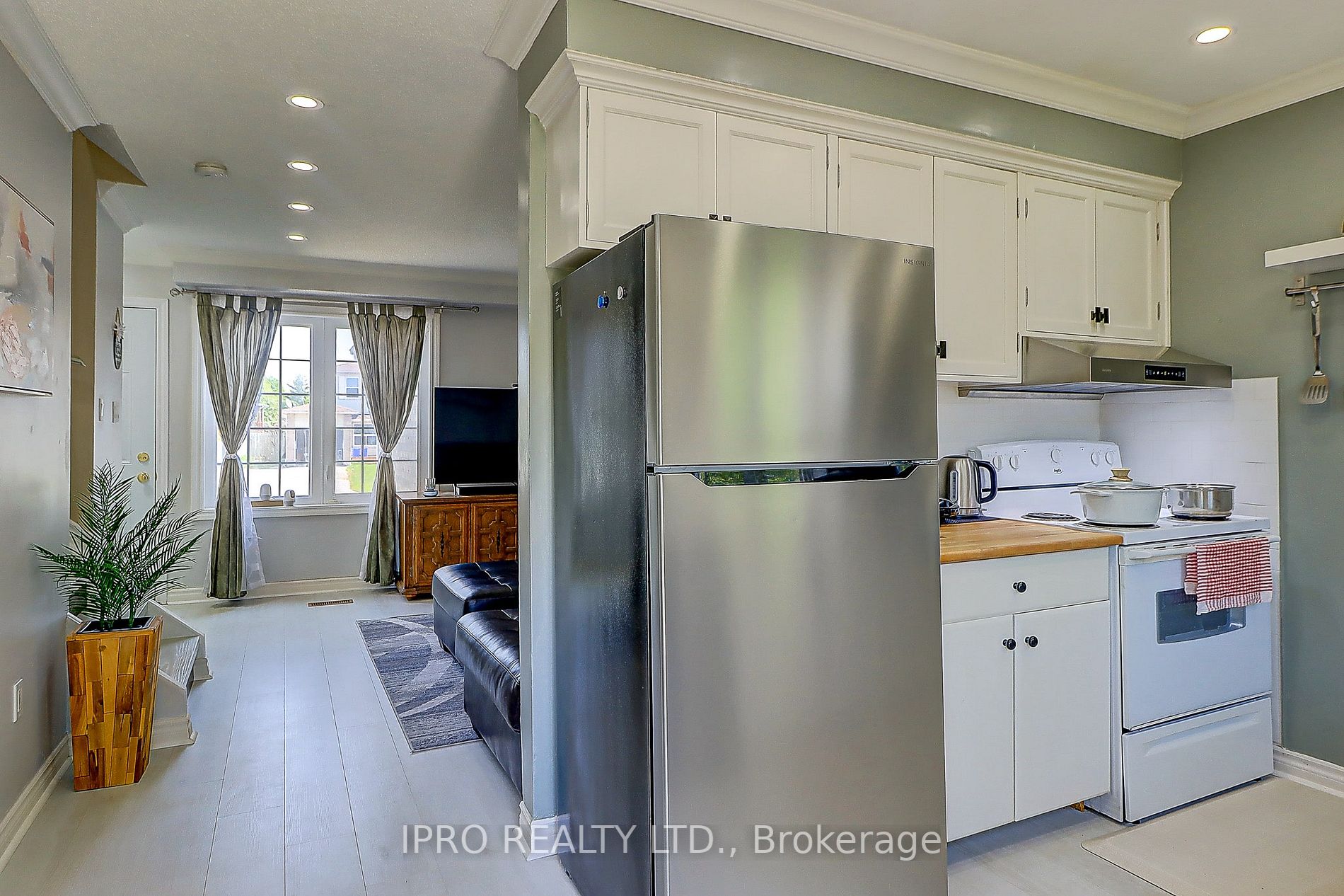 1436 Outlet Drive