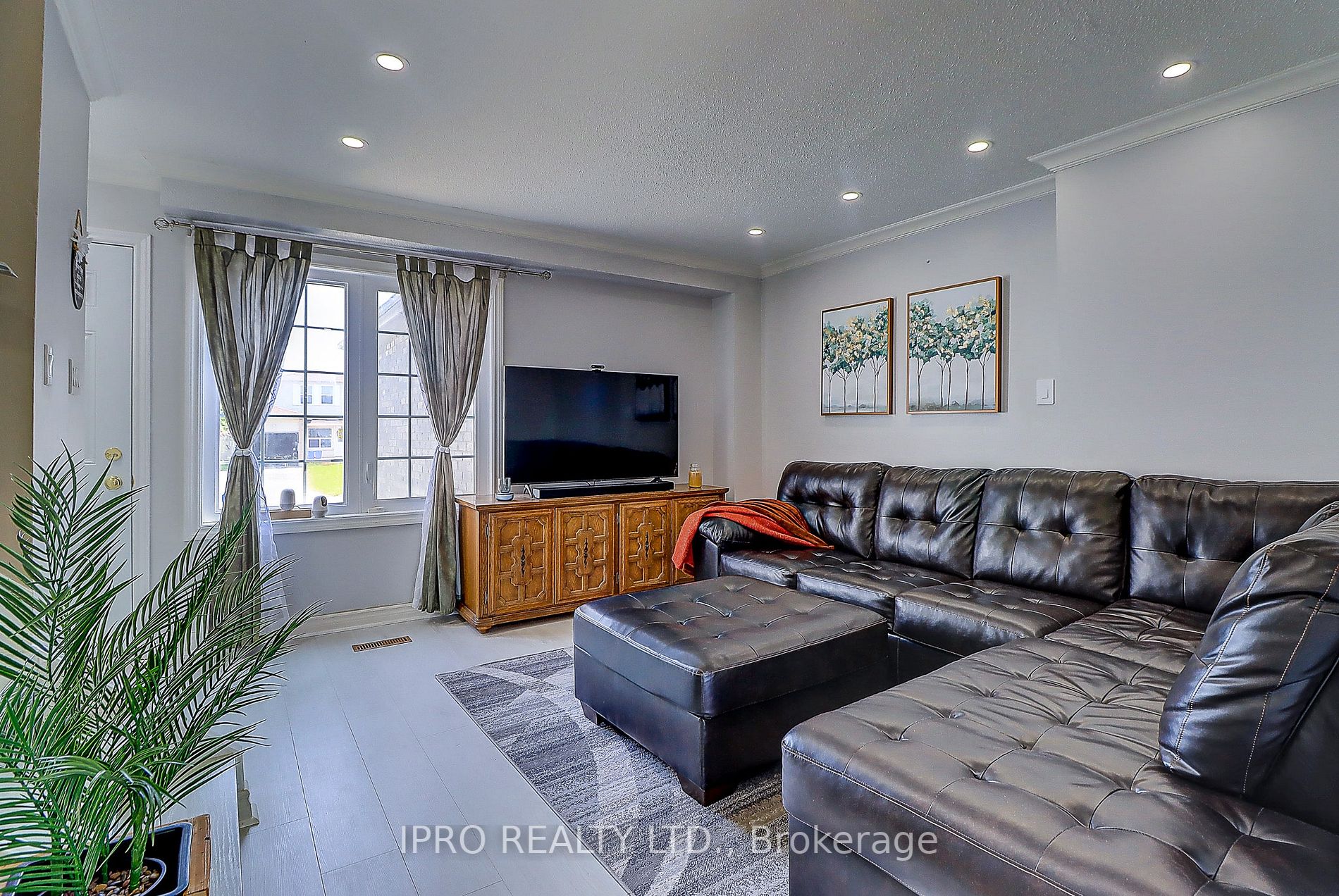 1436 Outlet Drive