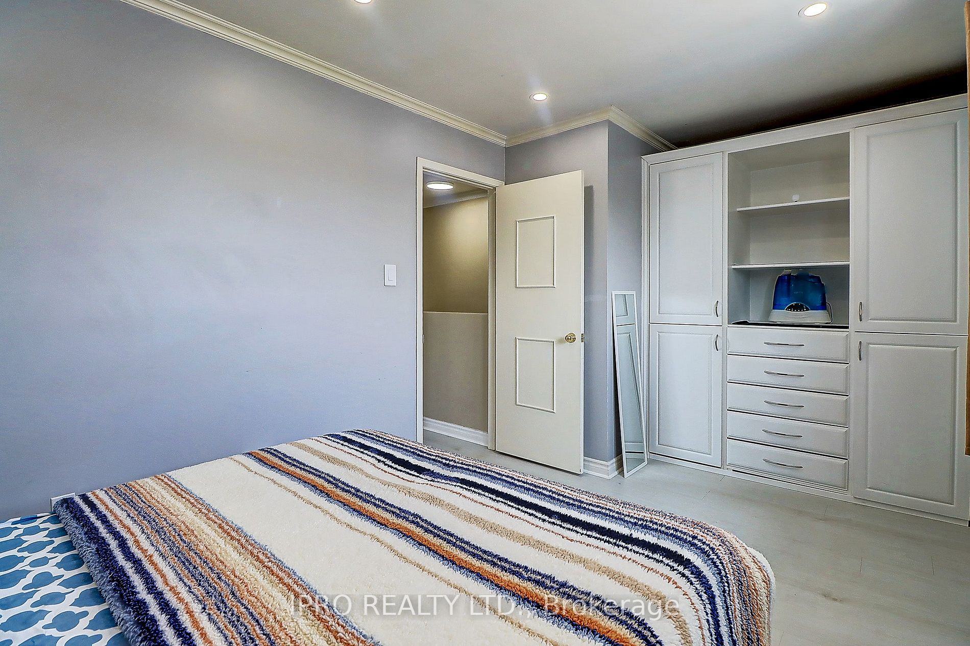 1436 Outlet Drive
