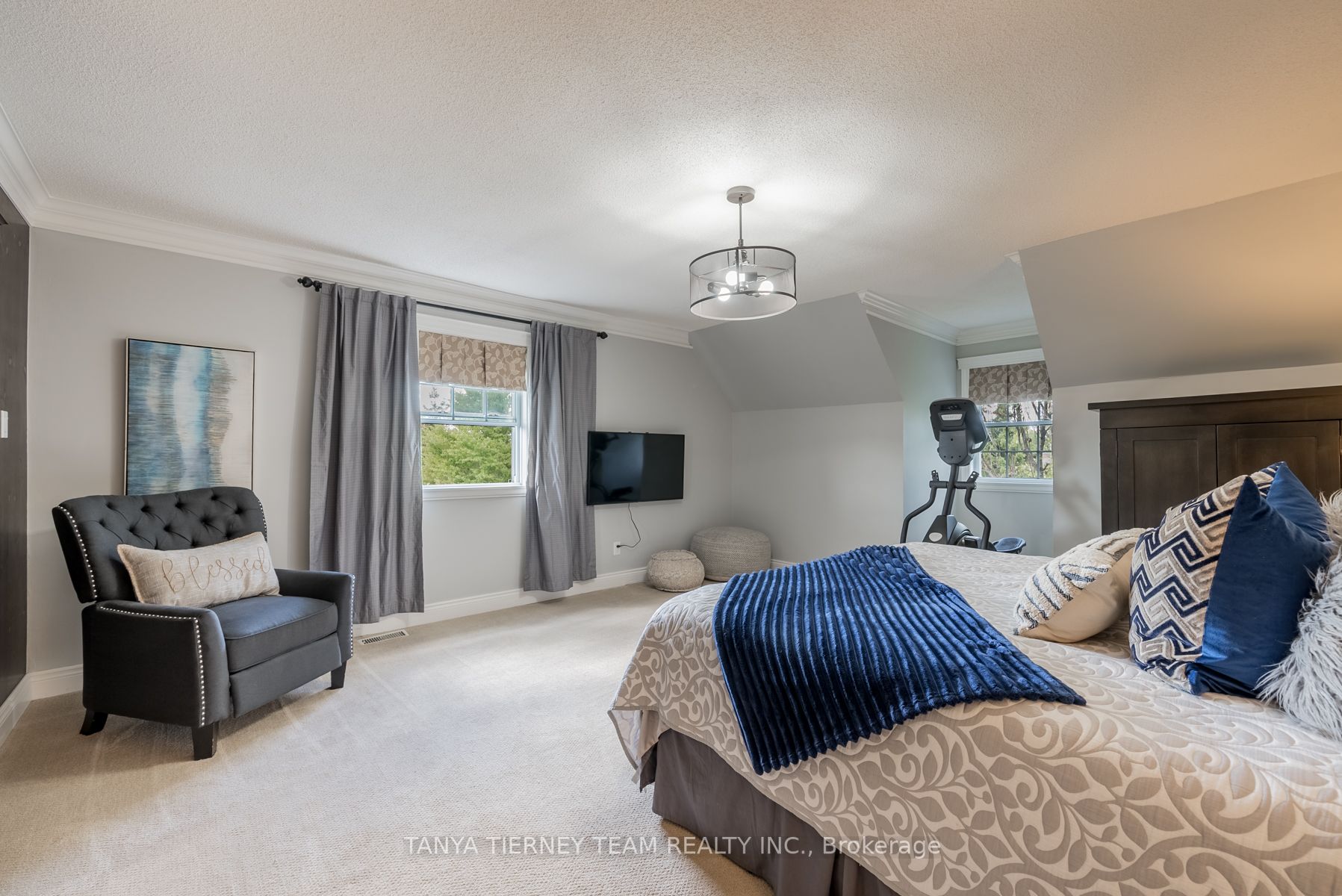 93 Raglan Rd W