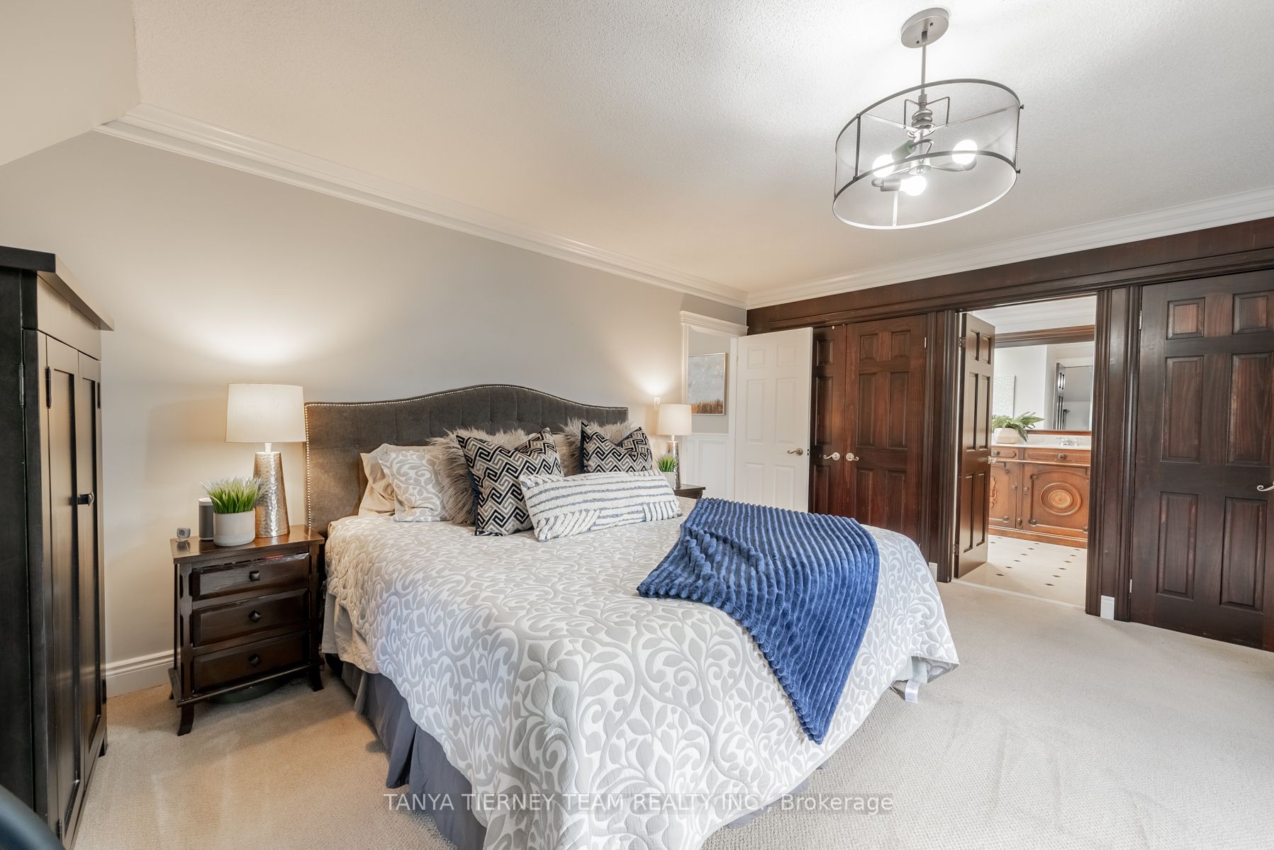 93 Raglan Rd W