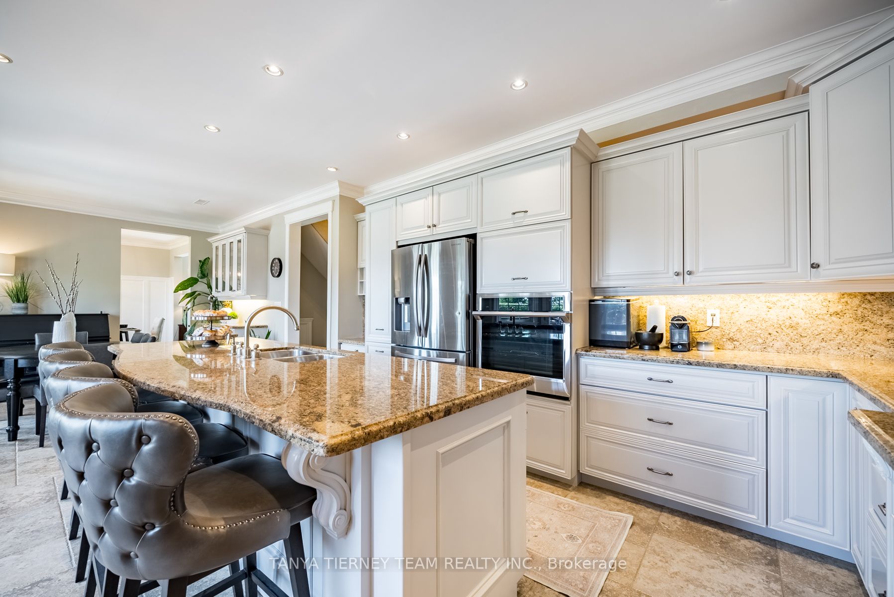 93 Raglan Rd W