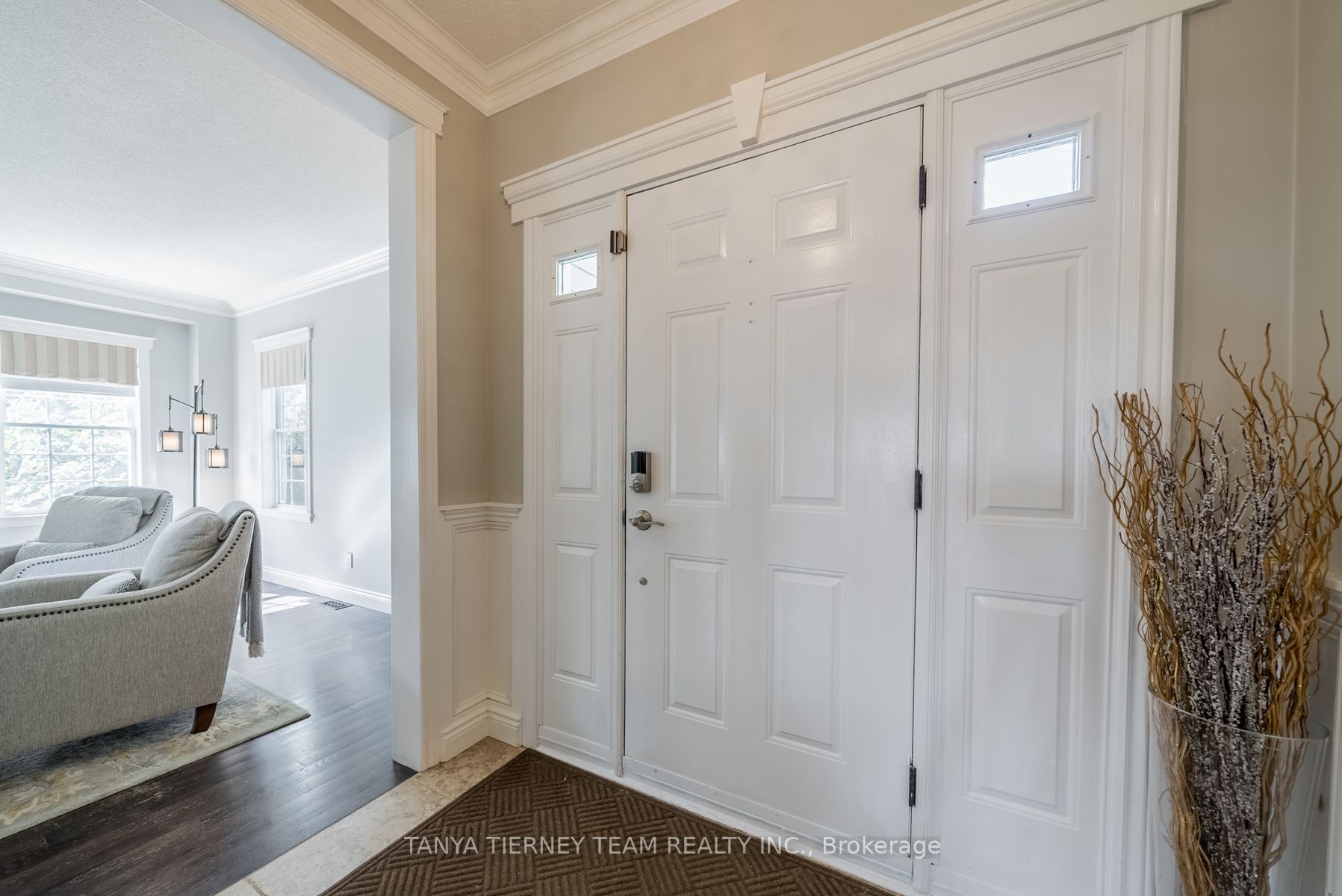 93 Raglan Rd W