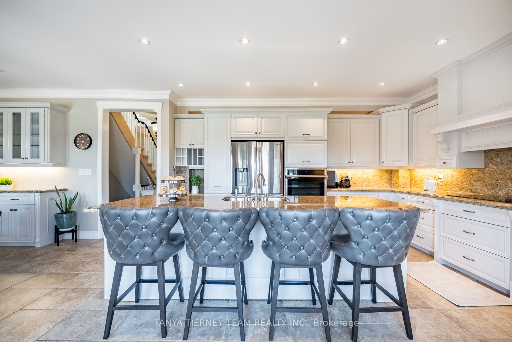 93 Raglan Rd W