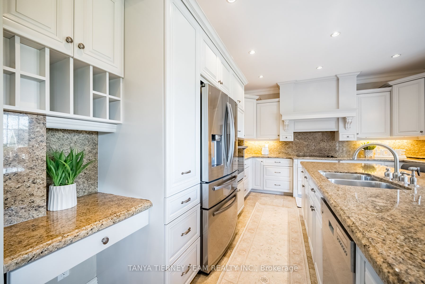 93 Raglan Rd W