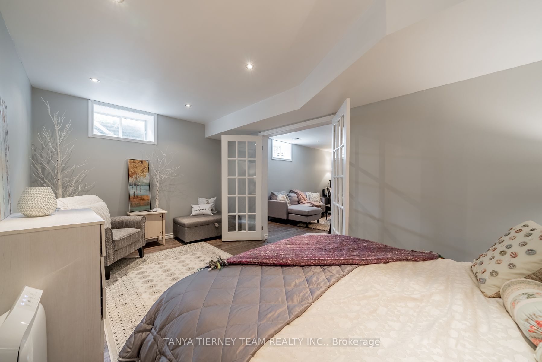 93 Raglan Rd W