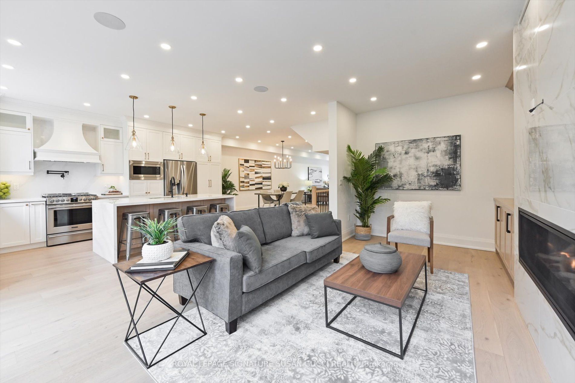 15 Marilyn Cres