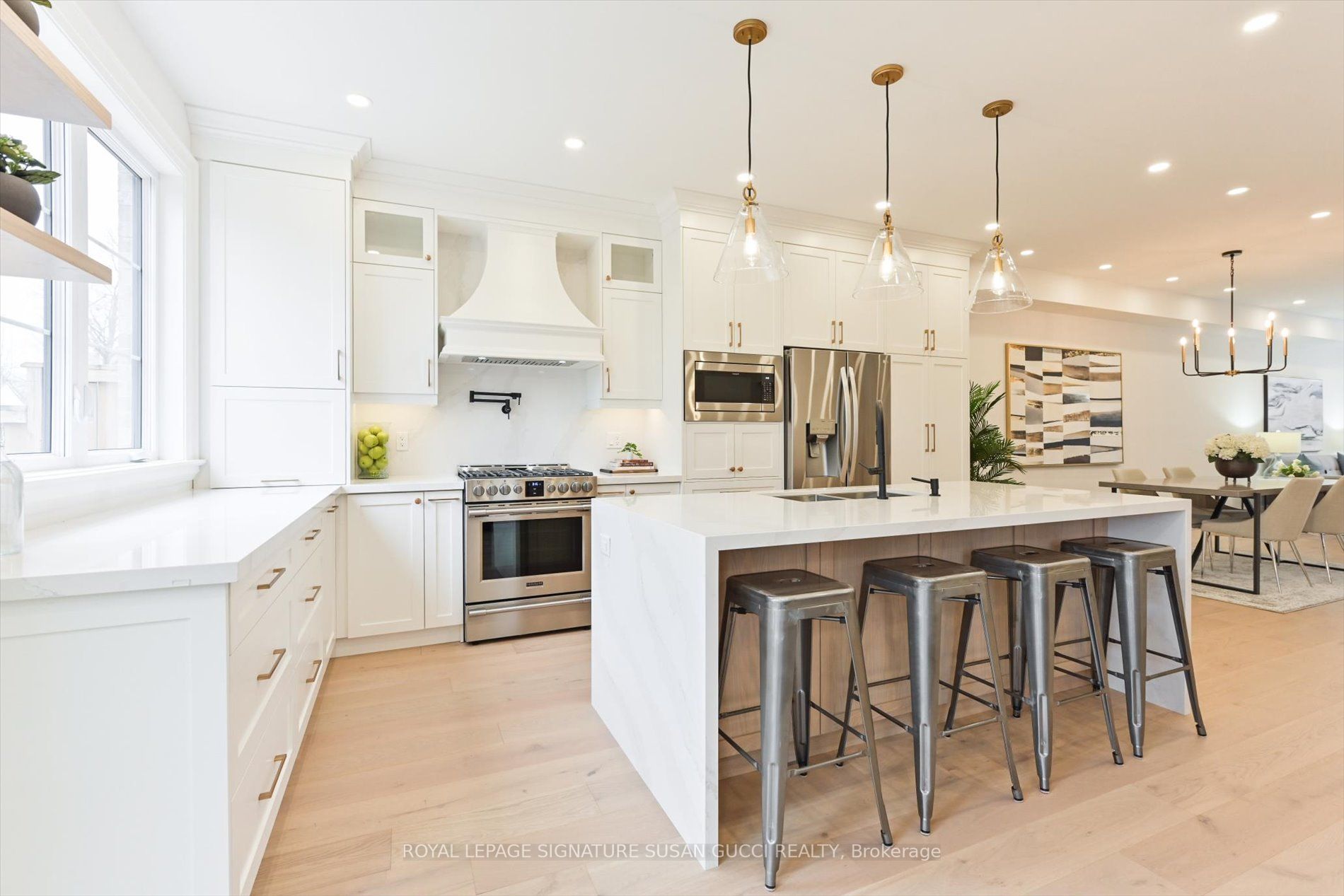 15 Marilyn Cres