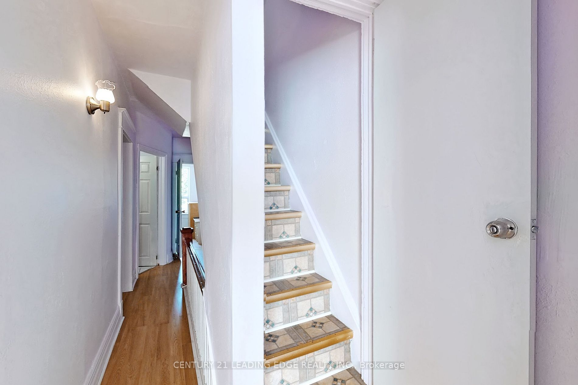330 Leslie St