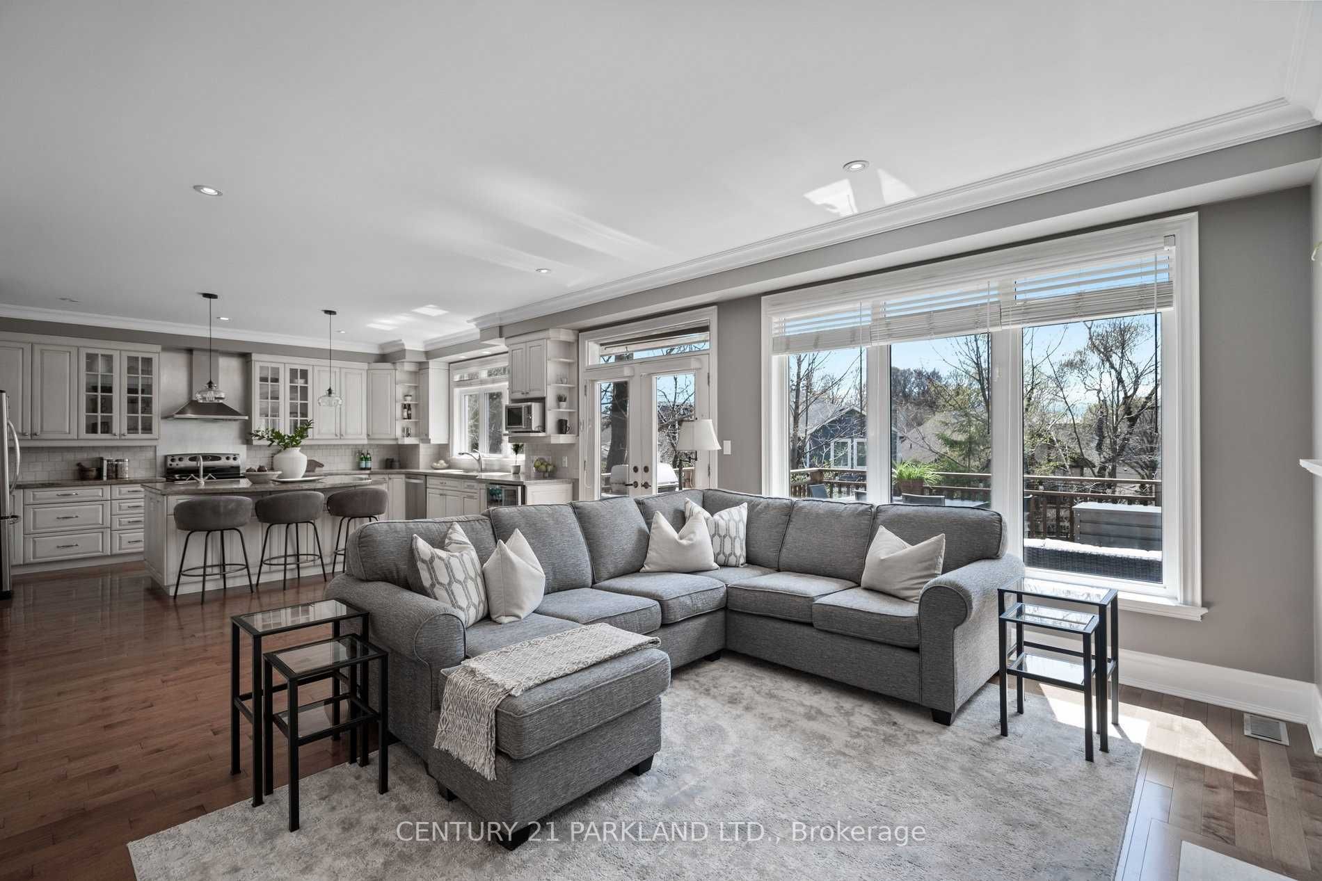 2 Leonard Circle