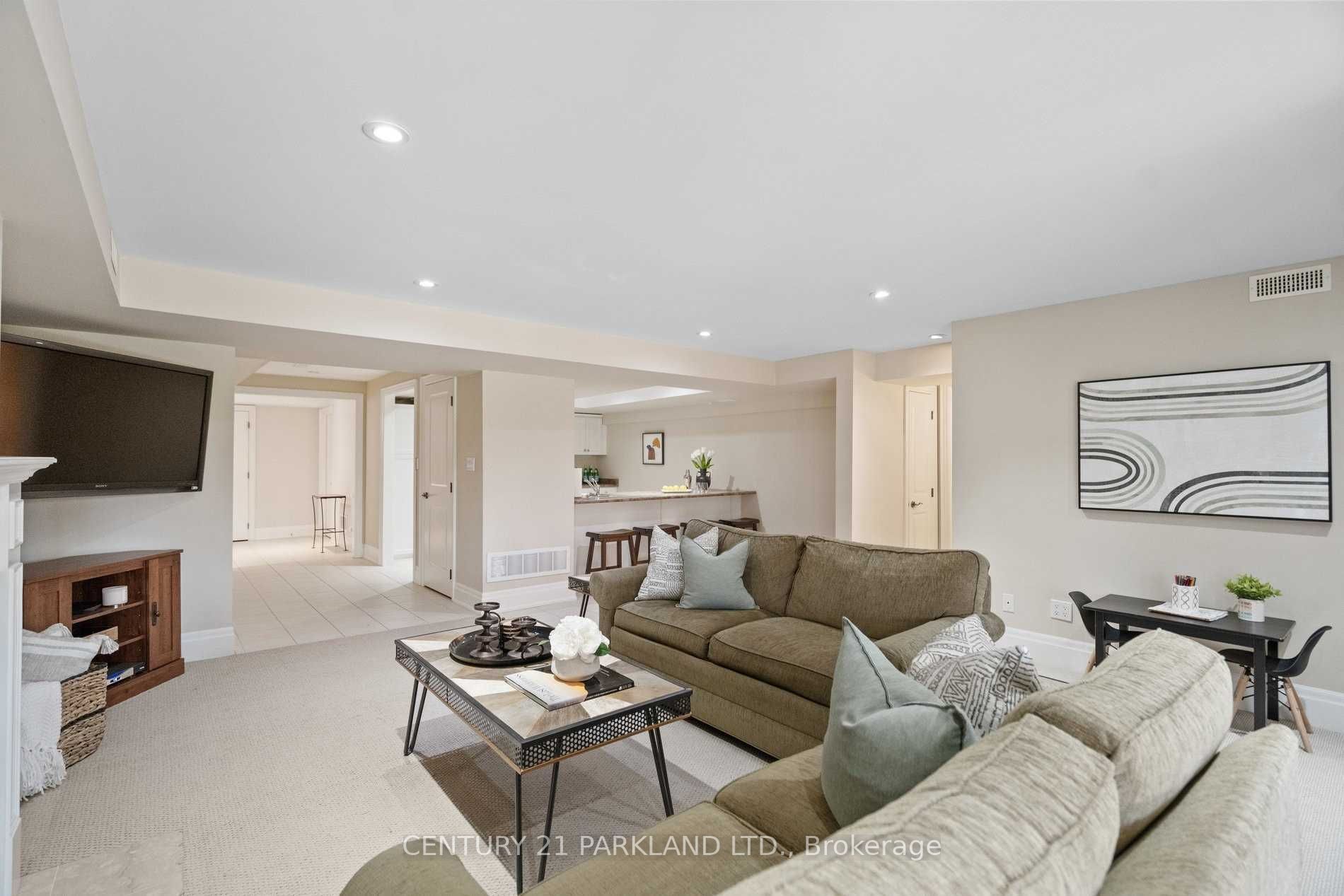 2 Leonard Circle