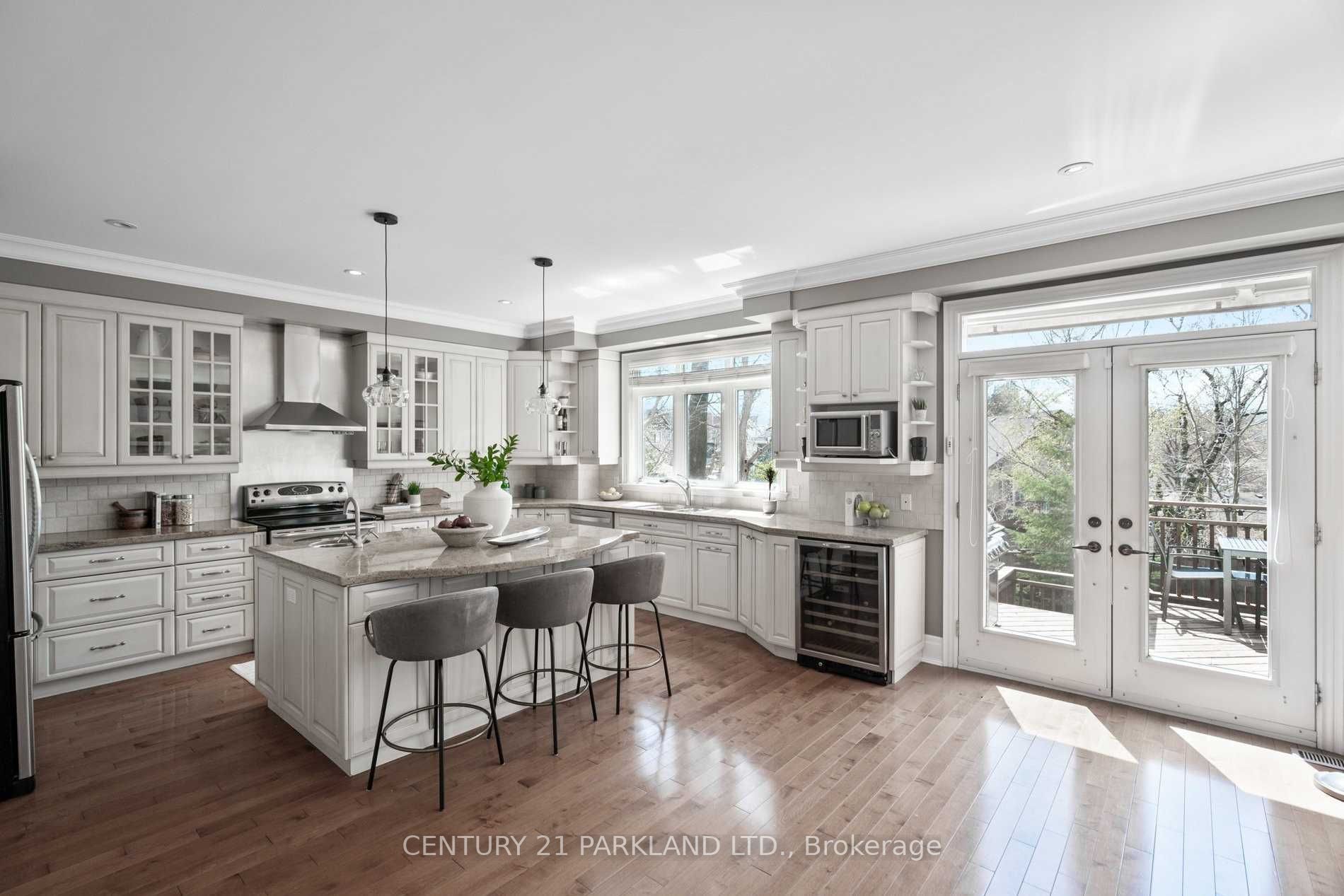 2 Leonard Circle