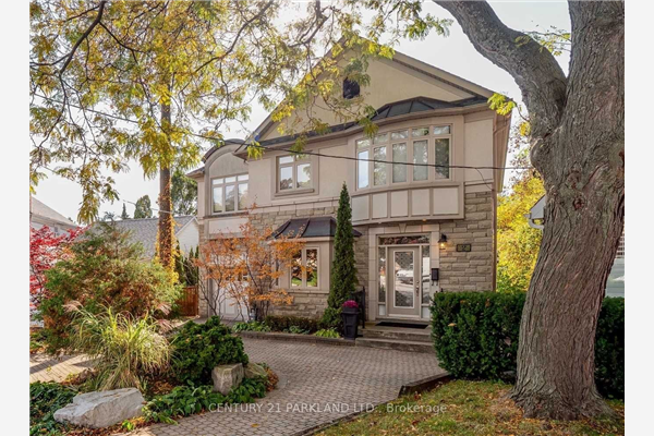 2 Leonard Circ, Toronto