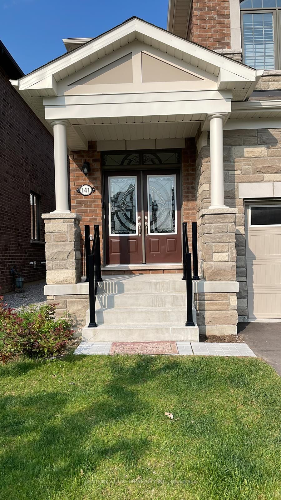 141 Barkerville Dr E