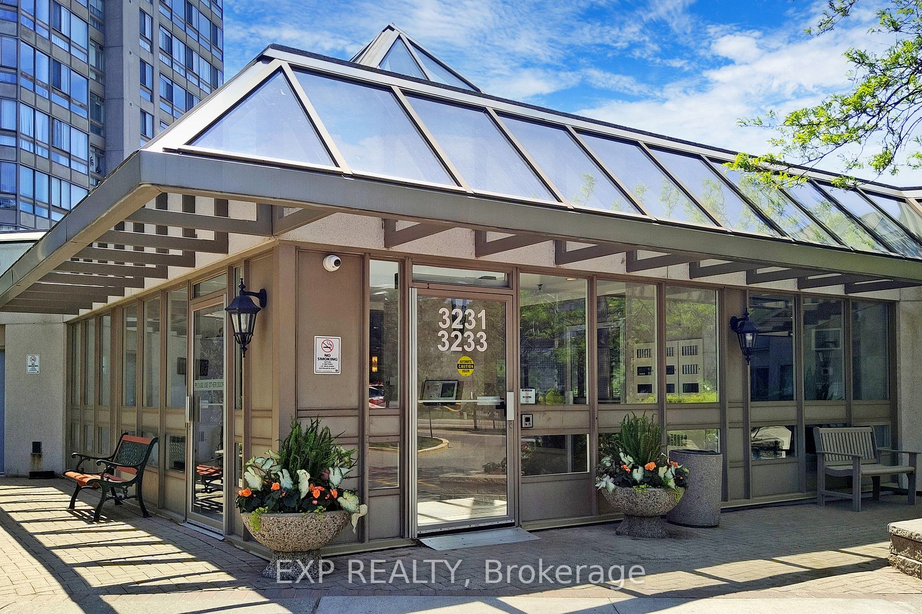 3233 Eglinton Ave E, #805