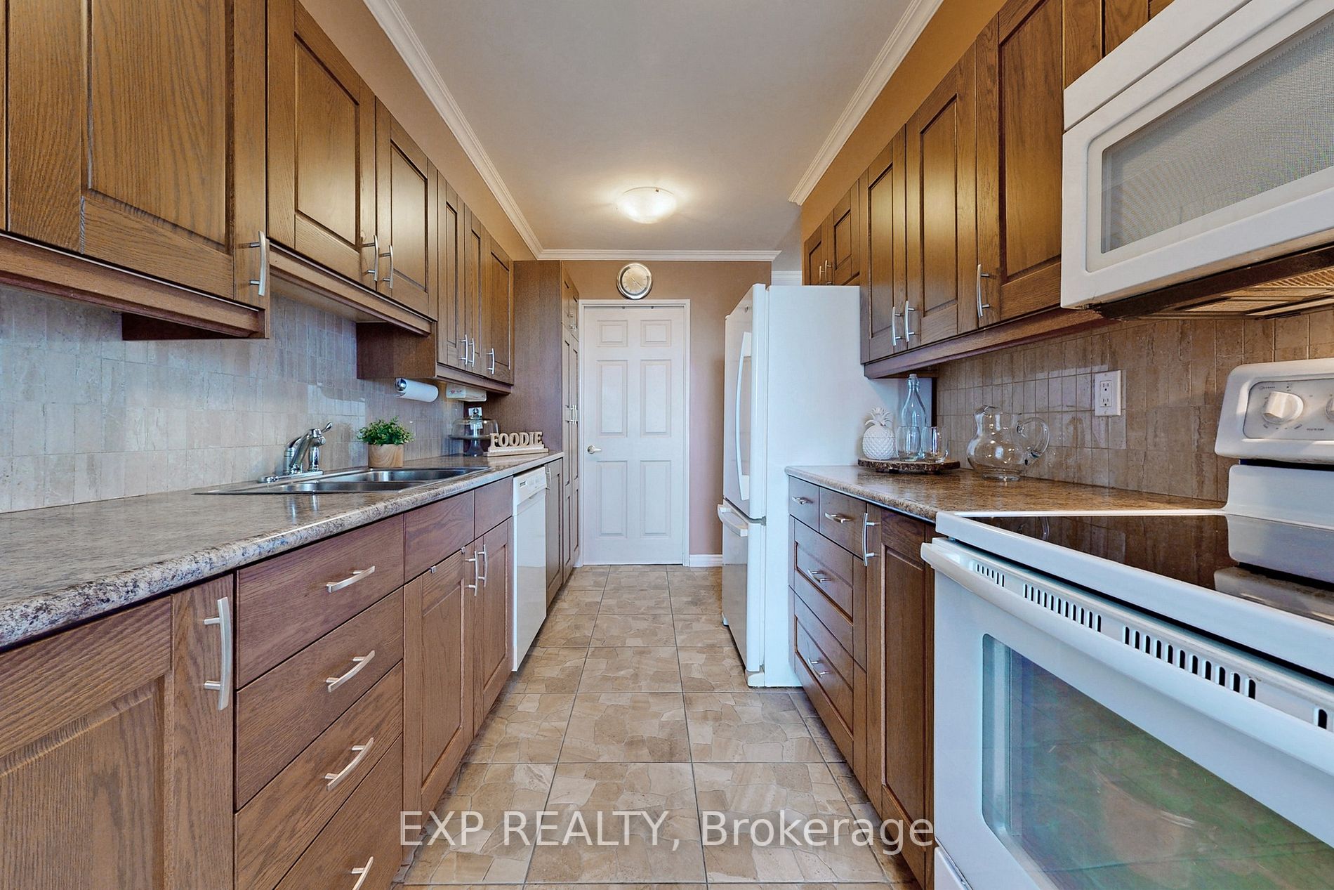 3233 Eglinton Ave E, #805