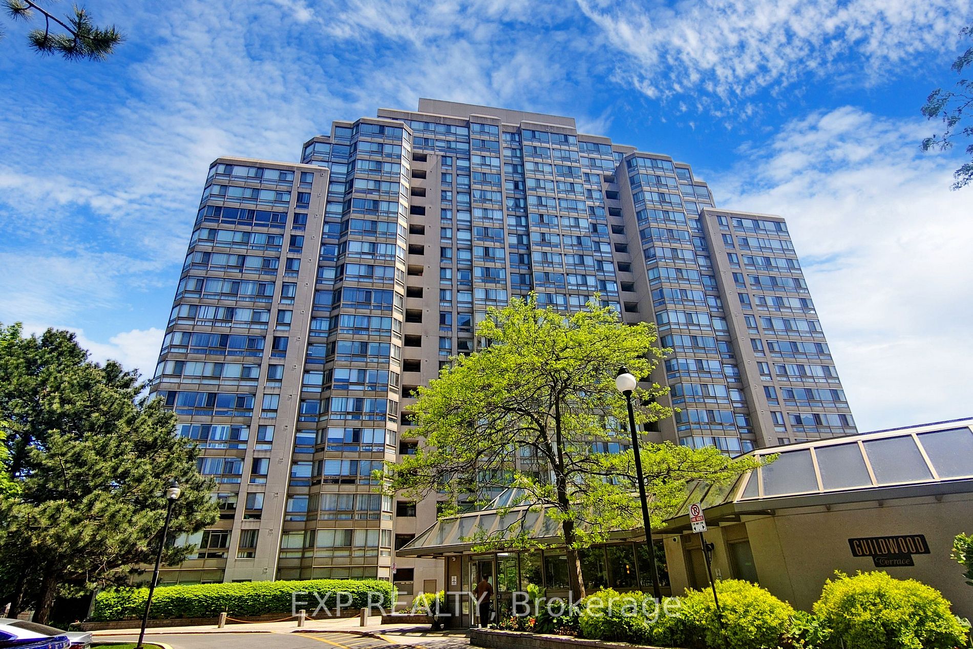 3233 Eglinton Ave E, #805
