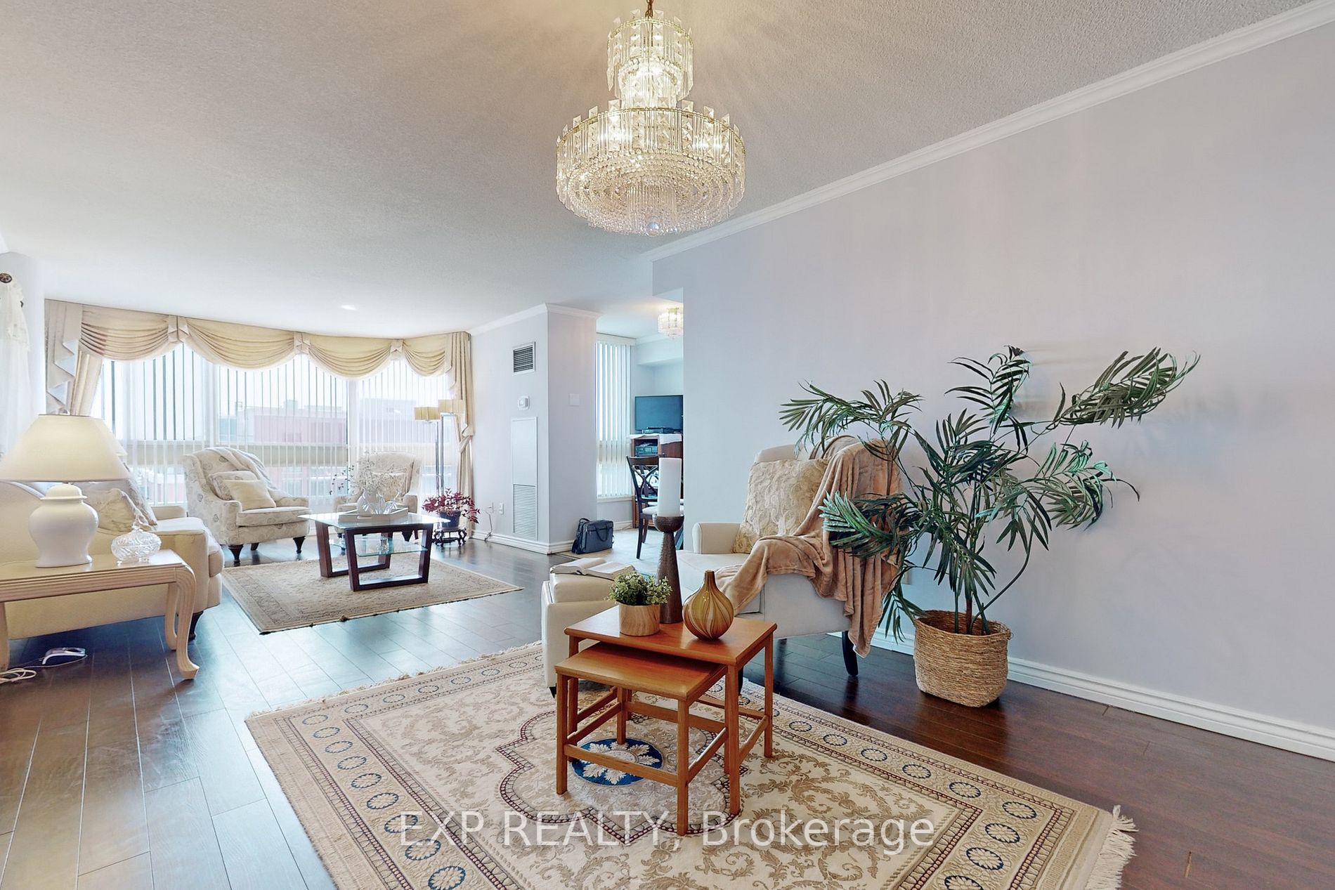 3233 Eglinton Ave E, #805