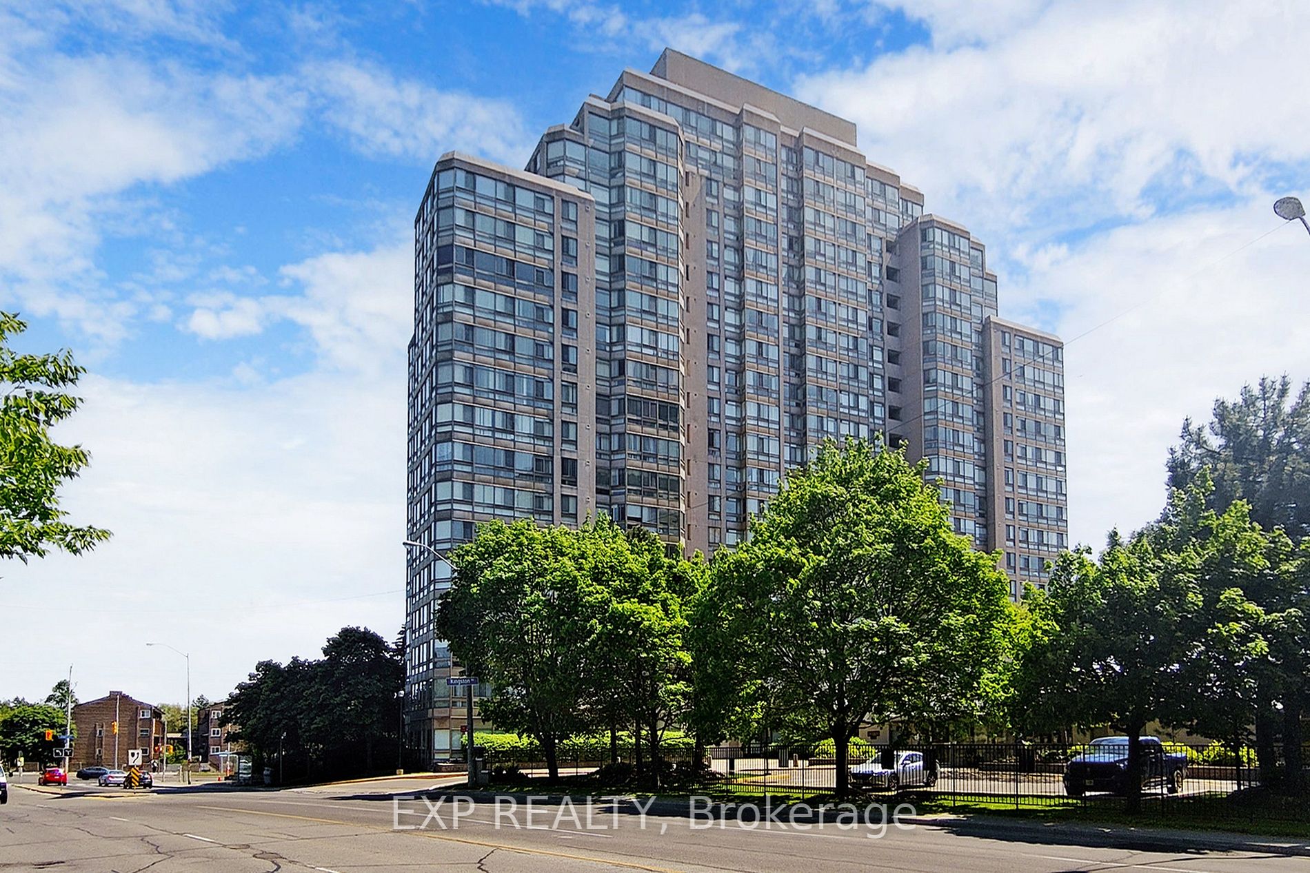 3233 Eglinton Ave E, #805