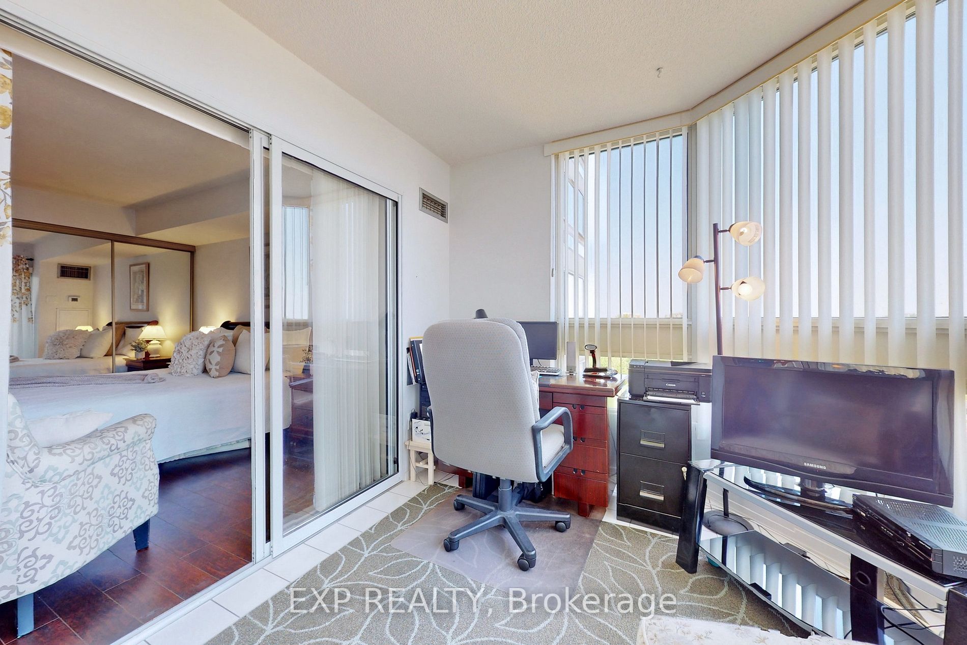 3233 Eglinton Ave E, #805