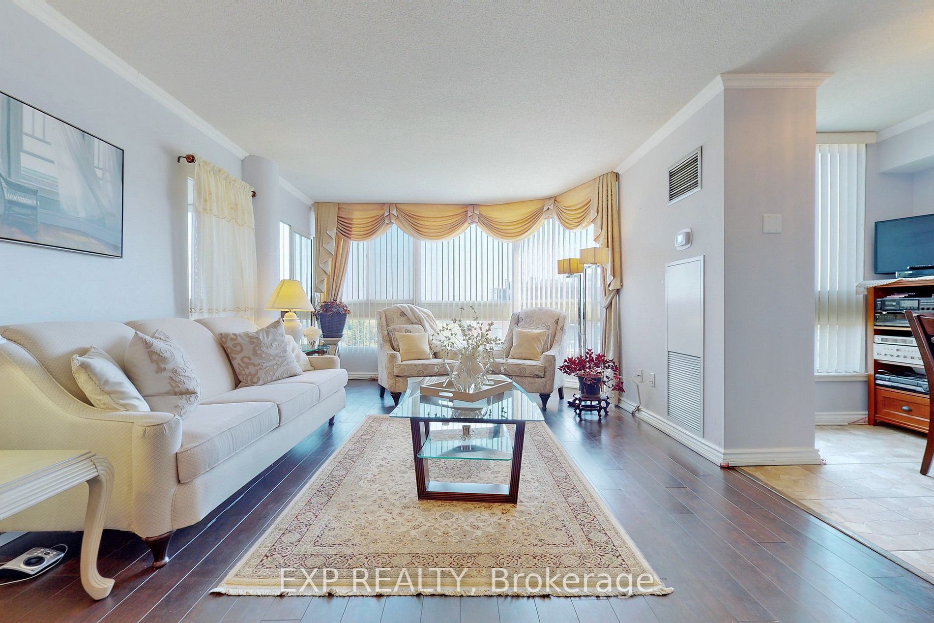 3233 Eglinton Ave E, #805