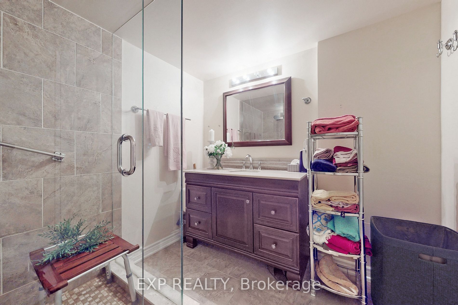 3233 Eglinton Ave E, #805