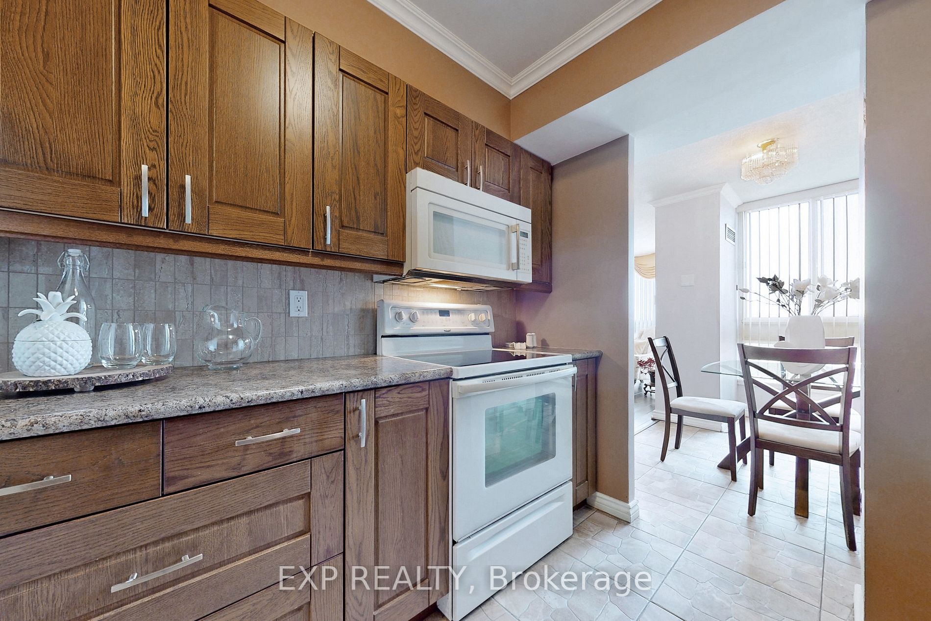 3233 Eglinton Ave E, #805