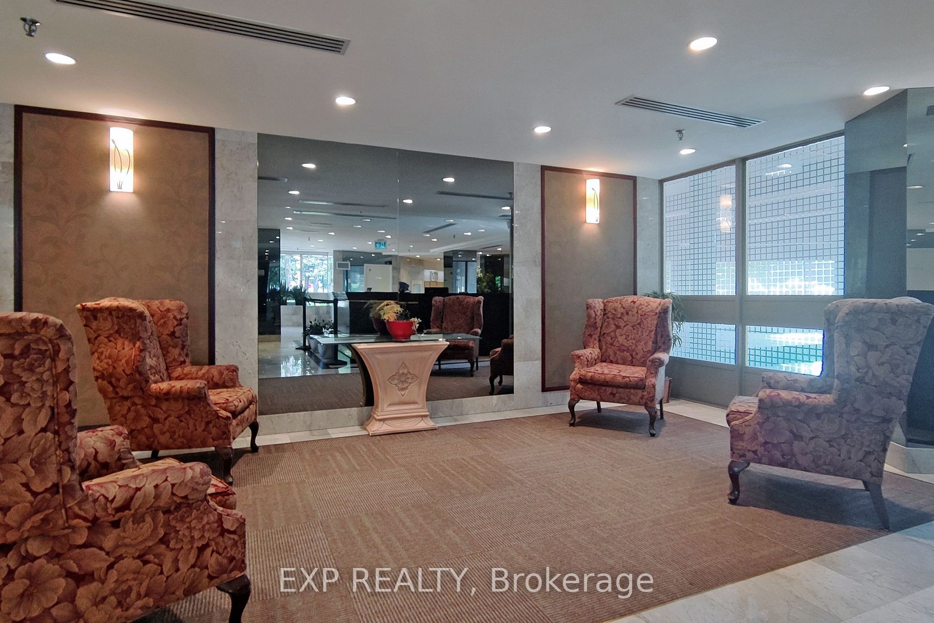 3233 Eglinton Ave E, #805