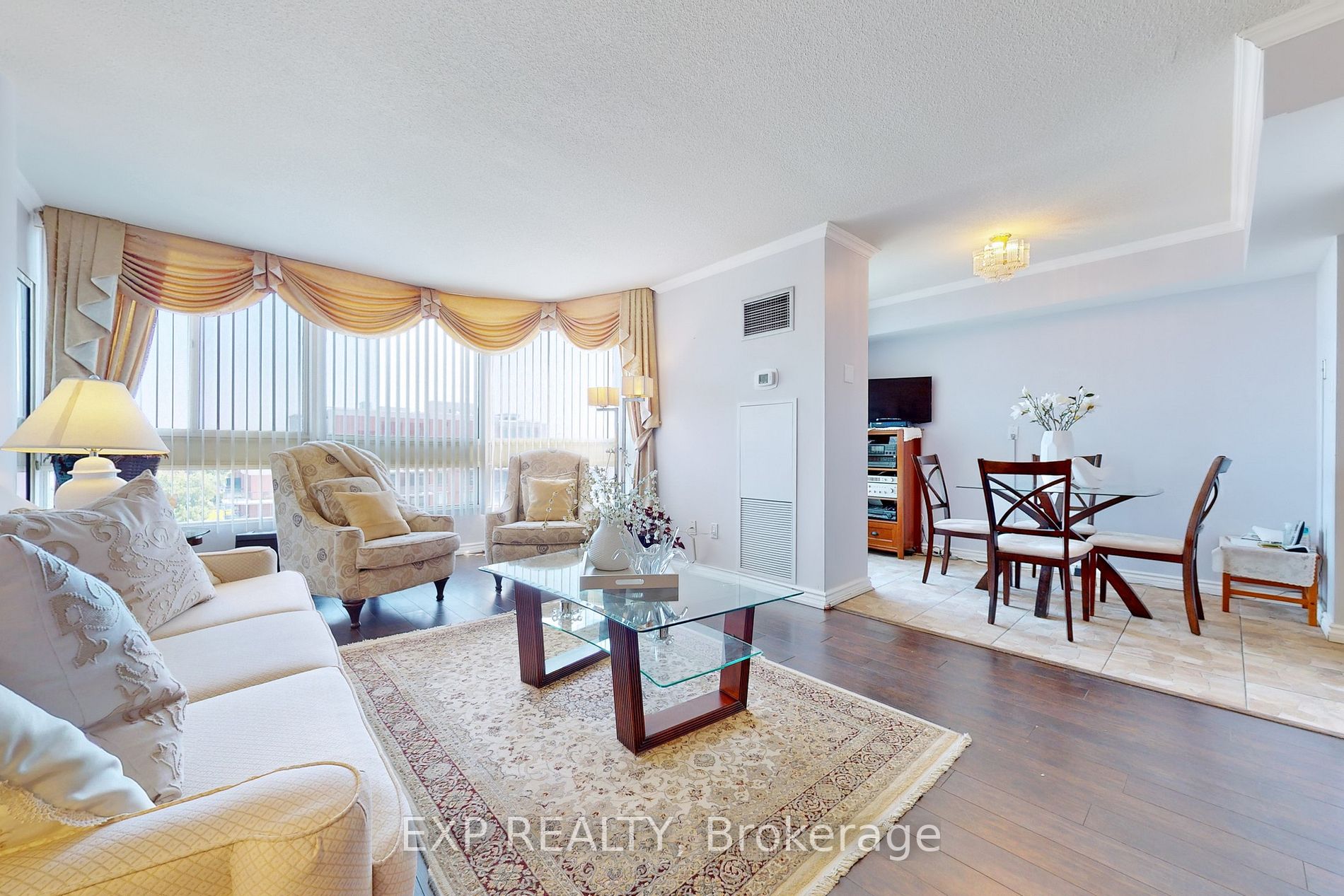 3233 Eglinton Ave E, #805