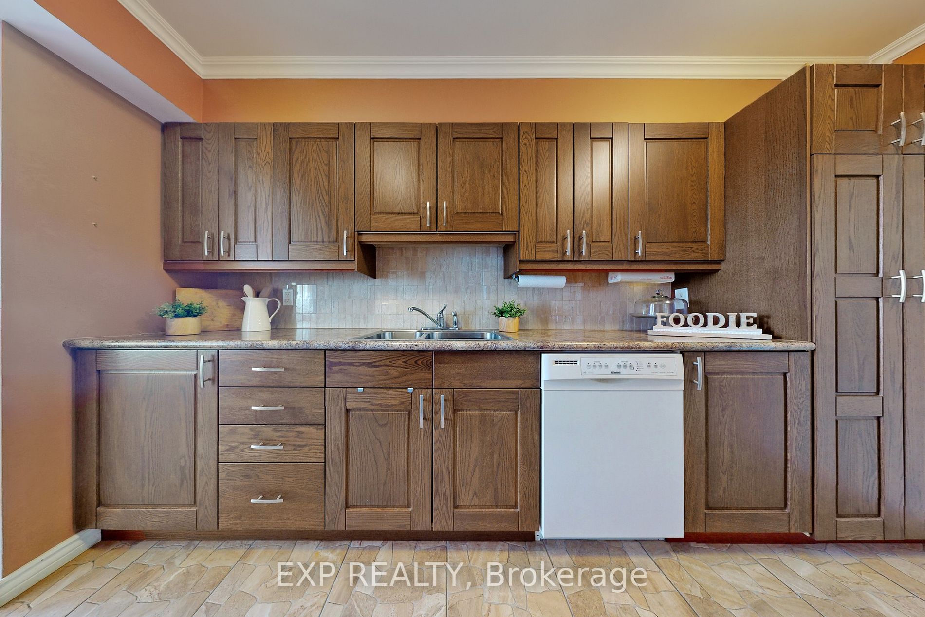 3233 Eglinton Ave E, #805