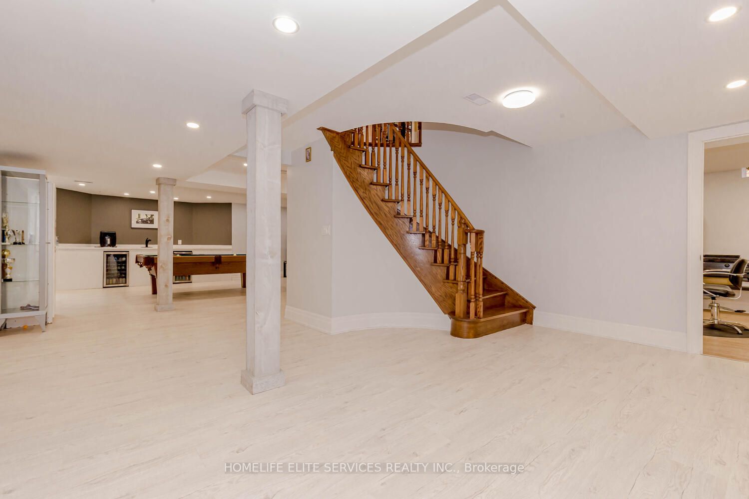 1812 Forestview Dr