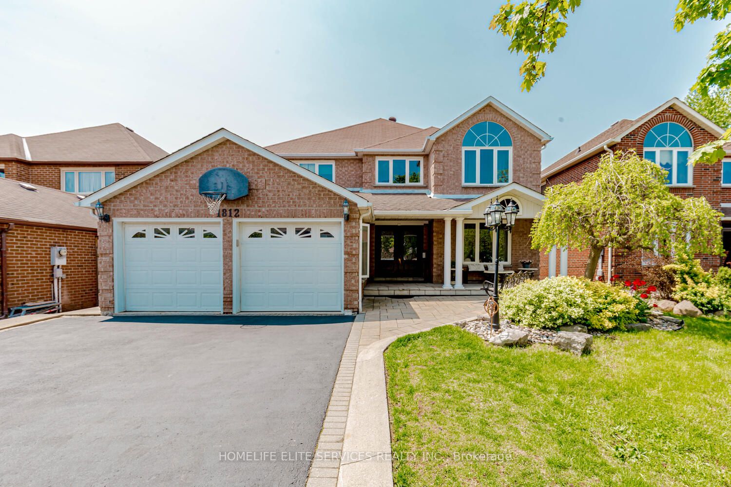 1812 Forestview Dr