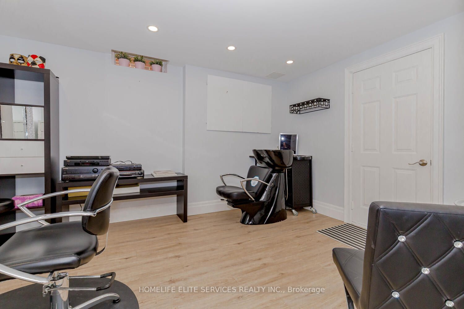 1812 Forestview Dr
