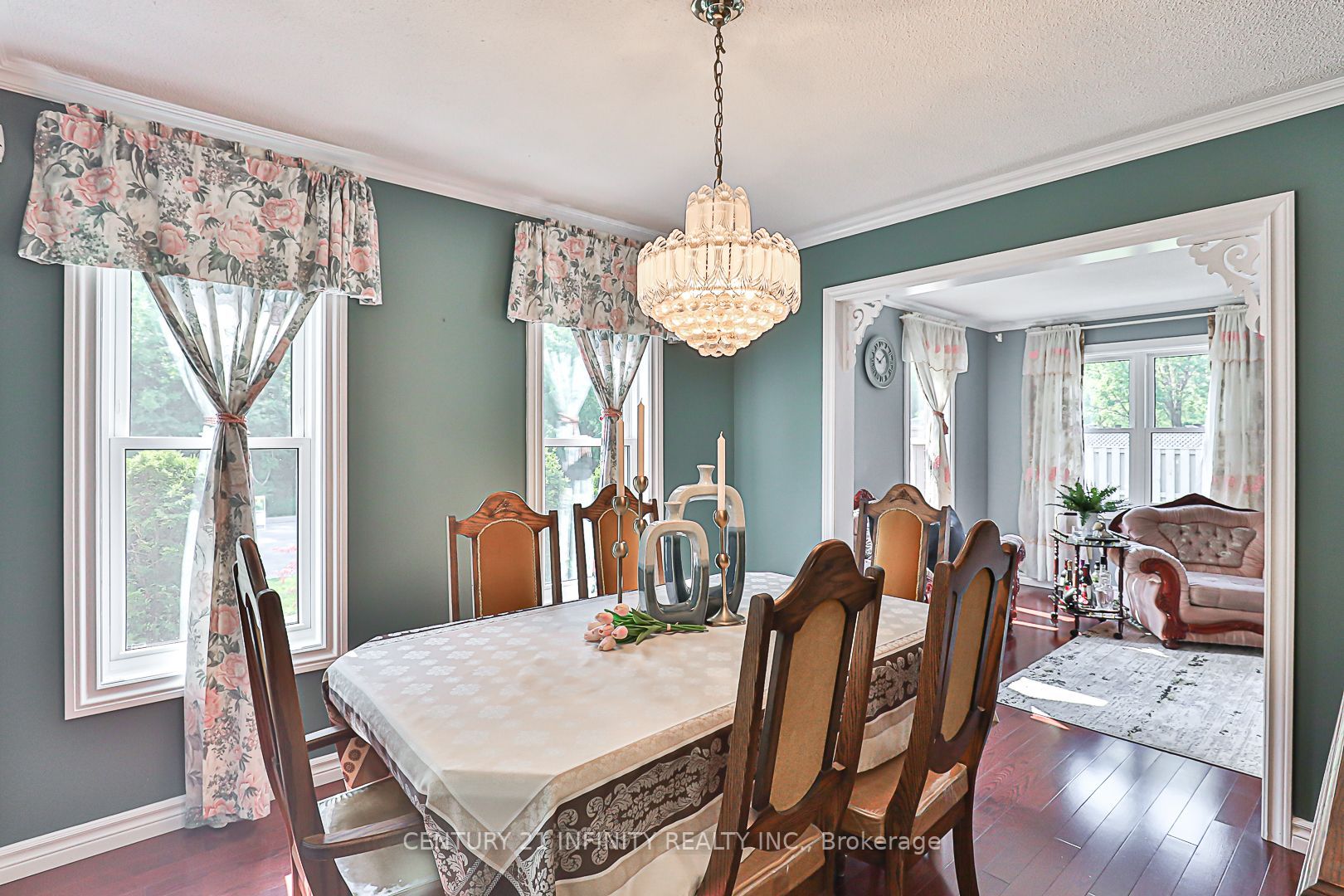 146 Thicket Cres