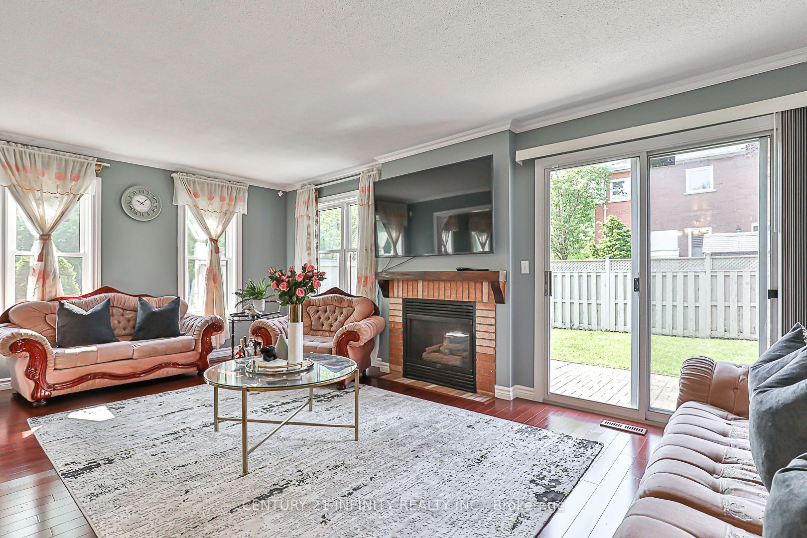 146 Thicket Cres