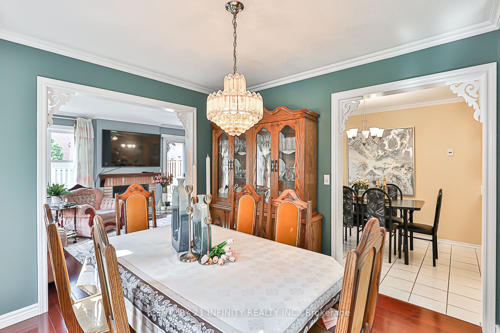 146 Thicket Cres