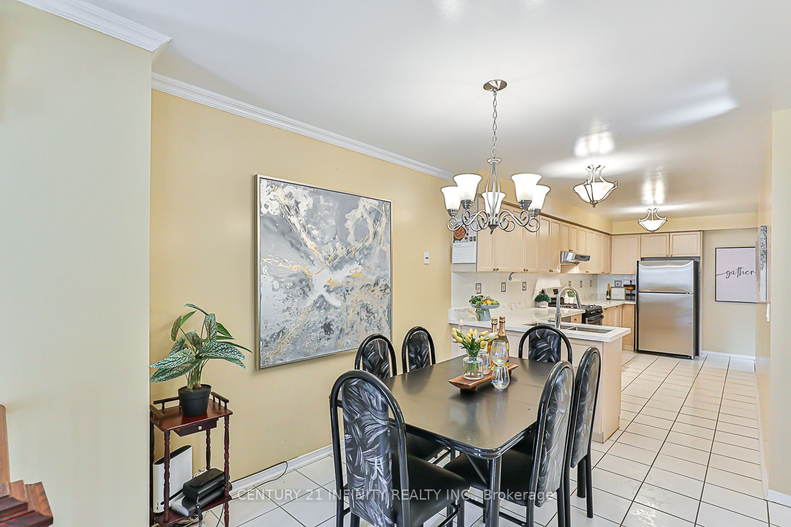 146 Thicket Cres