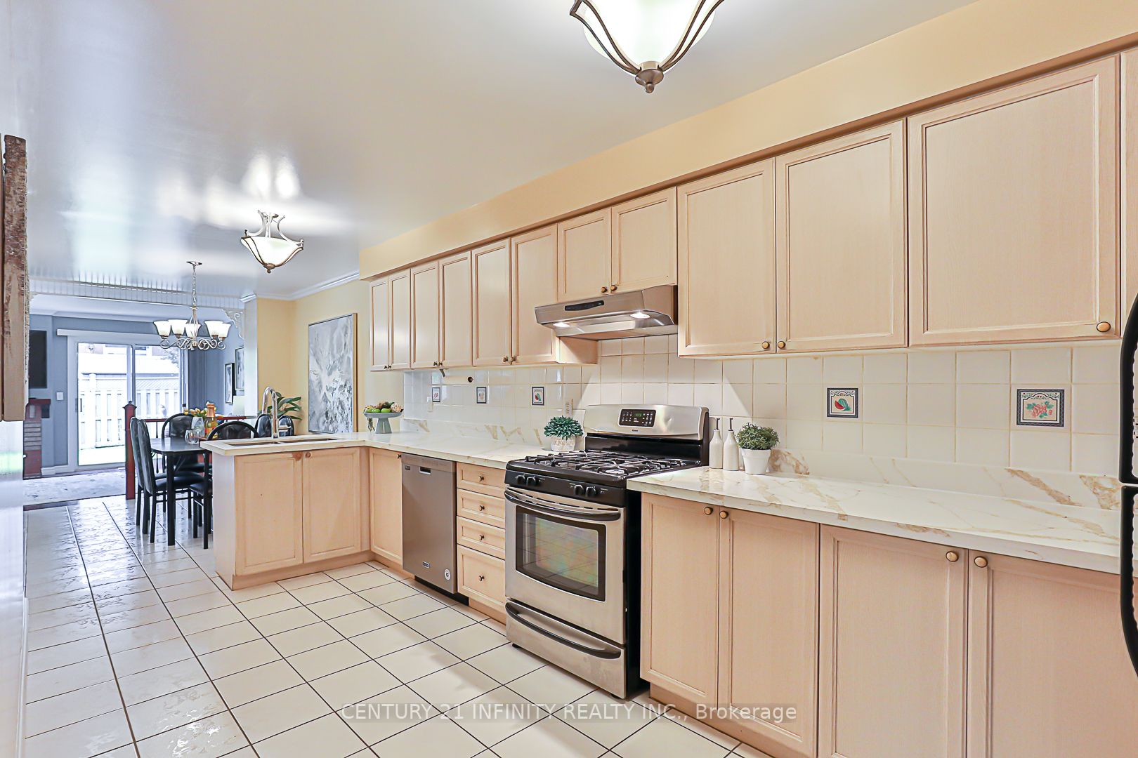 146 Thicket Cres